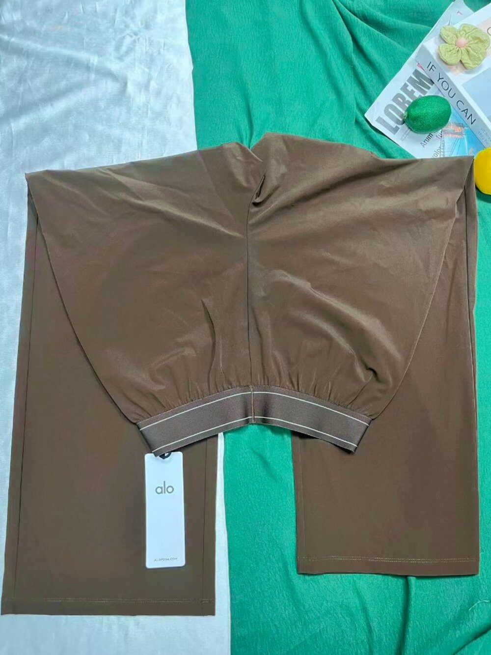 🎂ALO Yoga Suit Up Trouser NWT 🏈 Espresso Brown (Regular) Advanced relaxation - Picture 3 of 8
